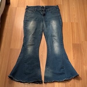 Free people bell bottom Blue Jeans size 29